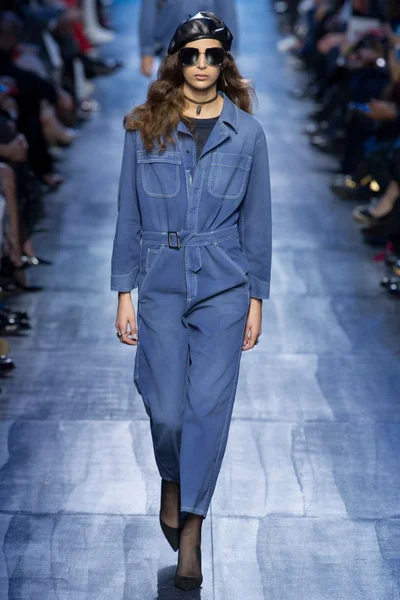 Look 27